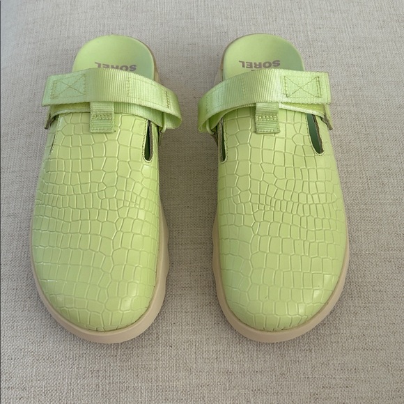 Sorel Shoes - Sorel Viibe Lime Green White Croc Embossed Clogs Shoes, Size 11, NWOT Display